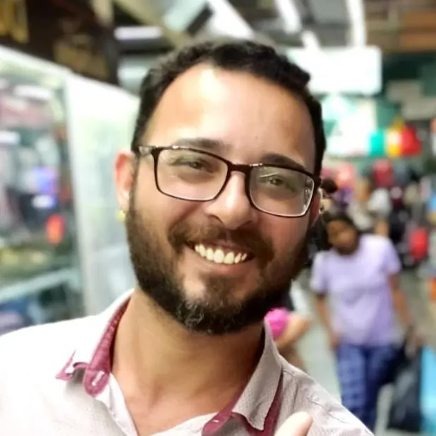 Raphael Nery, profissional de TI desde 2004, com experiência de mais de 15 anos em educação profissional na área de Tecnologia, desenvolvedor, graduado em Marketing, com MBA em Marketing de Serviços e Relacionamento.